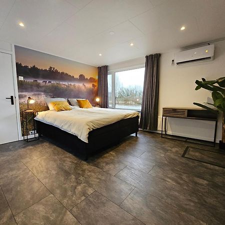 Luxe Woonboot In De Natuur Evt Met Console Bootje! Leeuwarden Exterior foto