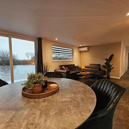 Luxe Woonboot In De Natuur Evt Met Console Bootje! Leeuwarden Exterior foto